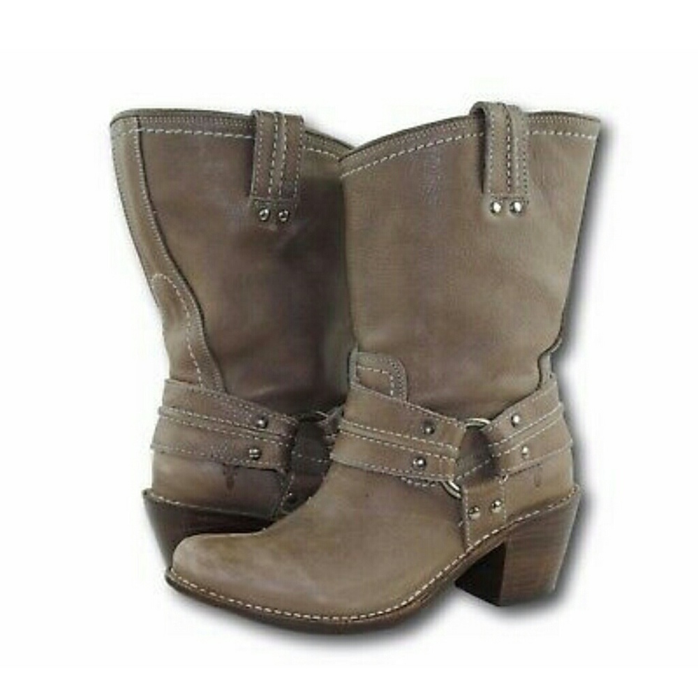 🚫SOLD🚫 Women’s Frye Carmen Short Harness Boots